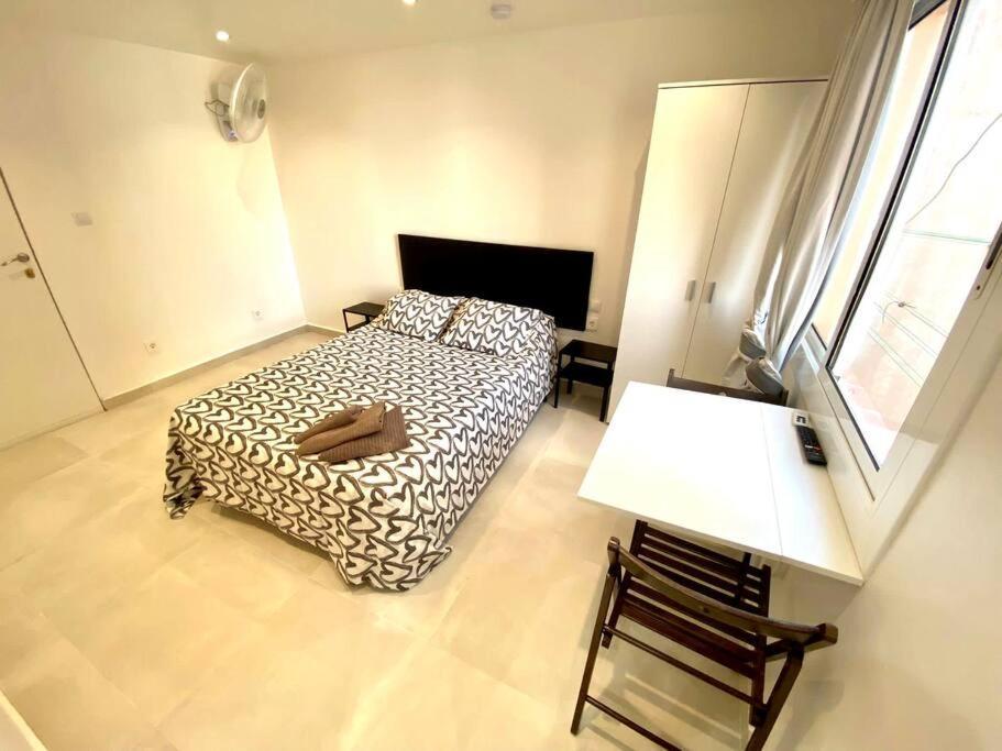 Apartamentos Con Bano Privado Frente Al Metro L5 Barcelona-Hospitalet L'Hospitalet de Llobregat Exterior photo