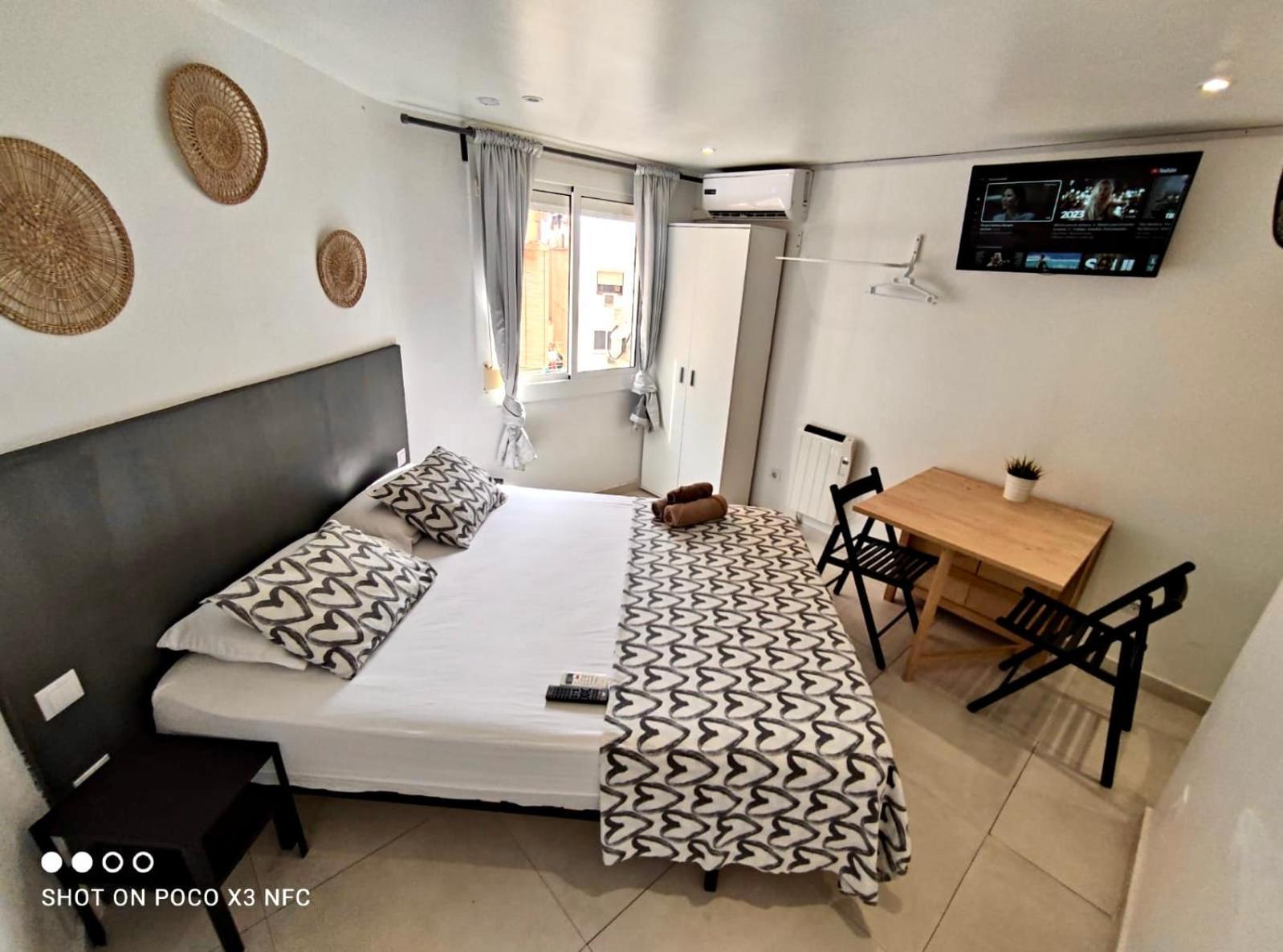 Apartamentos Con Bano Privado Frente Al Metro L5 Barcelona-Hospitalet L'Hospitalet de Llobregat Exterior photo